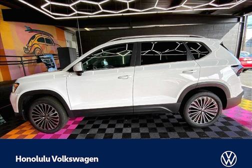Pure White 2026 Volkswagen Taos 1.5T SE