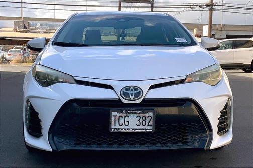 Super White 2017 Toyota Corolla SE