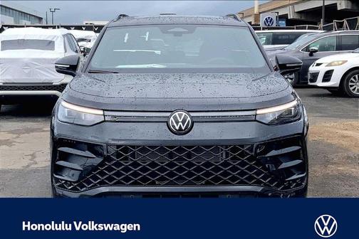 Deep Black Pearl Effect 2026 Volkswagen Tiguan 2.0T SE R-Line Black
