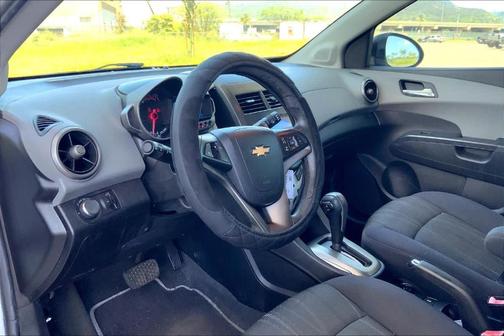 Summit White 2013 Chevrolet Sonic LT