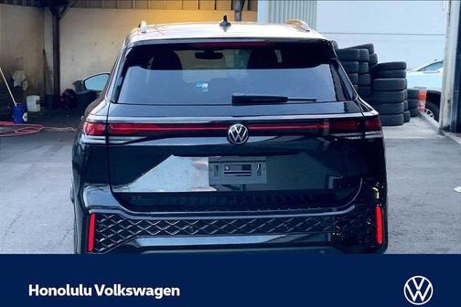 Deep Black Pearl Effect 2026 Volkswagen Tiguan 2.0T SE R-Line Black