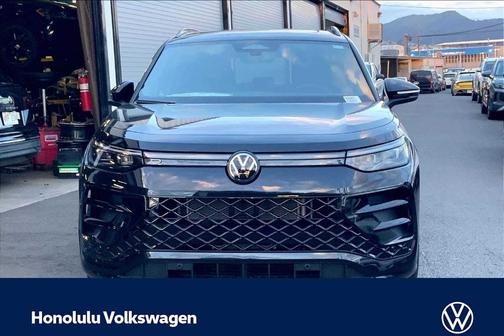 Deep Black Pearl Effect 2026 Volkswagen Tiguan 2.0T SE R-Line Black