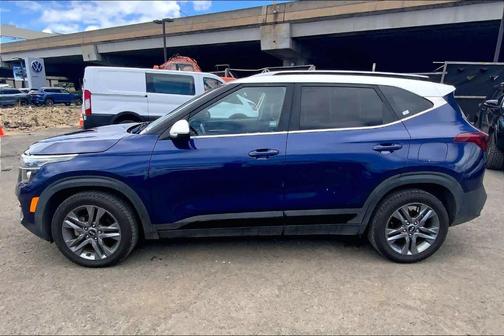 Dark Ocean Blue / White Roof 2021 Kia Seltos S