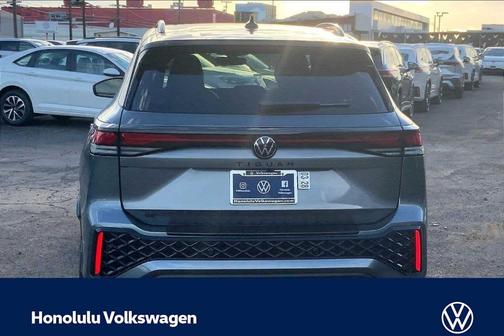 Platinum Gray Metallic 2026 Volkswagen Tiguan 2.0T SE R-Line Black