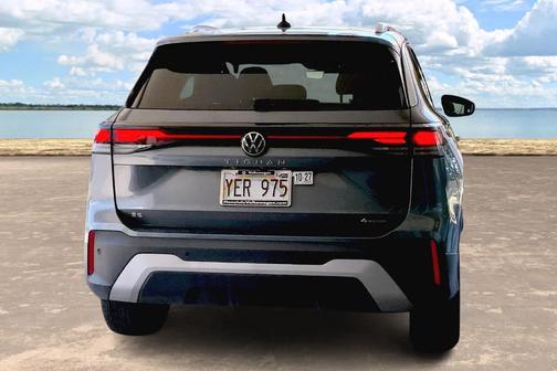 Platinum Gray Metallic 2025 Volkswagen Tiguan 2.0T SE
