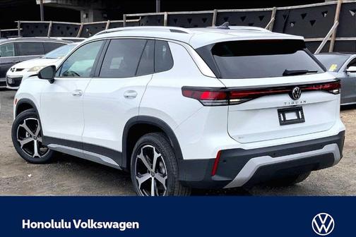 Pure White 2026 Volkswagen Tiguan 2.0T SE