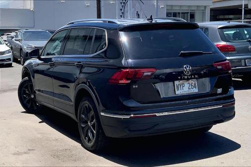 Deep Black Pearl Effect 2024 Volkswagen Tiguan 2.0T SE