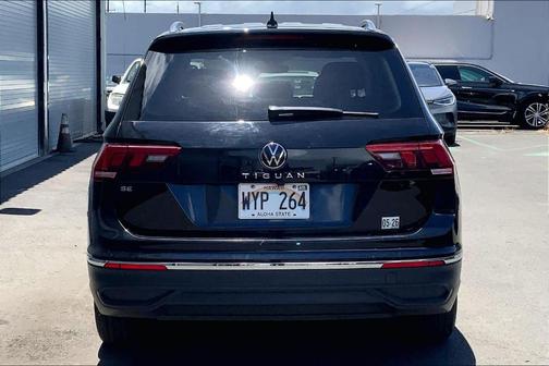 Deep Black Pearl Effect 2024 Volkswagen Tiguan 2.0T SE