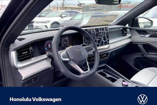 Deep Black Pearl Effect 2026 Volkswagen Tiguan 2.0T SE R-Line Black