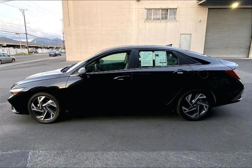 Black 2024 Hyundai ELANTRA Limited