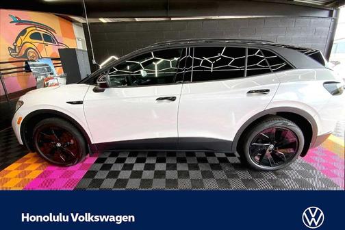 Opal White Pearl W / Black Roof 2026 Volkswagen ID.4 Pro S Plus