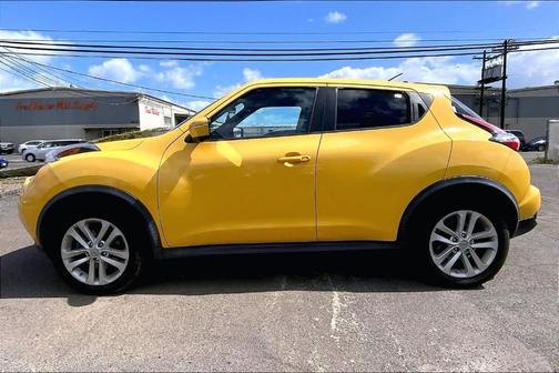 Solor Yellow 2015 Nissan Juke SV