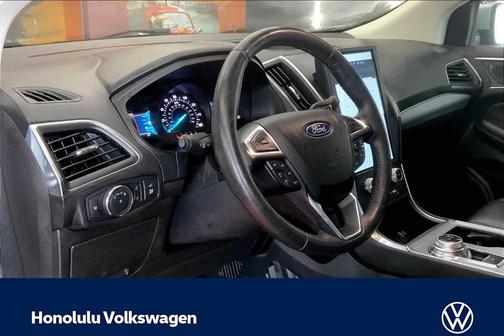 Iconic Silver Metallic 2022 Ford Edge Titanium