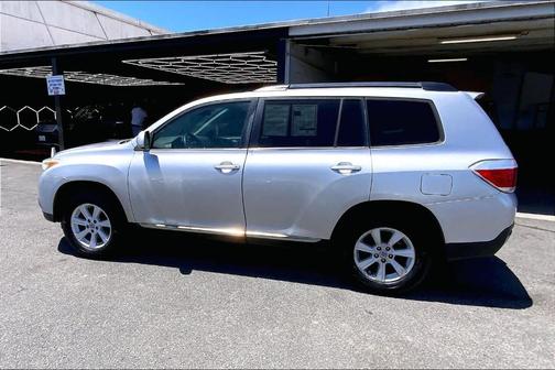 Classic Silver Metallic 2012 Toyota Highlander SE