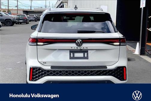 Sandstone 2026 Volkswagen Tiguan 2.0T SE R-Line Black