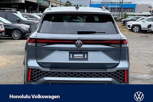 Platinum Gray Metallic 2026 Volkswagen Tiguan 2.0T SE R-Line Black