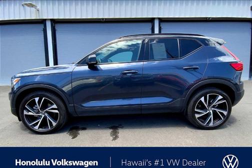 2022 Volvo XC40 T5 R-Design
