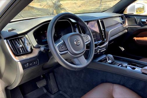 2022 Volvo XC60 Recharge Plug-In Hybrid T8 Inscription Expression