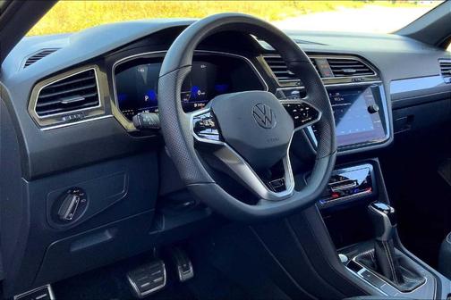 2024 Volkswagen Tiguan 2.0T SE R-Line Black