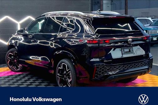 Deep Black Pearl Effect 2026 Volkswagen Tiguan 2.0T SEL R-Line Turbo