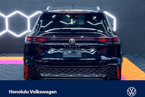 Deep Black Pearl Effect 2026 Volkswagen Tiguan 2.0T SEL R-Line Turbo