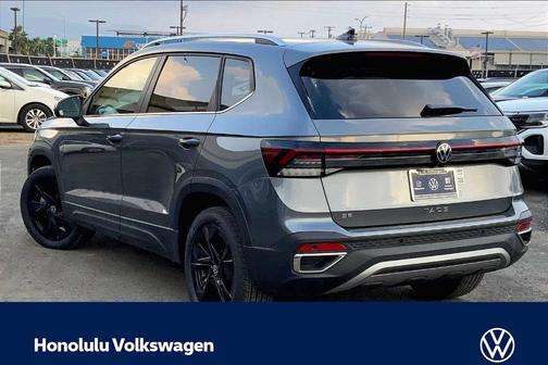 Platinum Gray Metallic 2026 Volkswagen Taos 1.5T SE