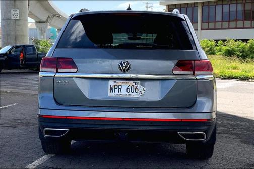 Platinum Gray Metallic 2022 Volkswagen Atlas 3.6L SE w/Technology