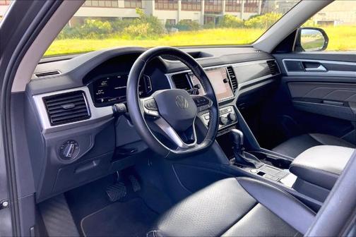 Platinum Gray Metallic 2022 Volkswagen Atlas 3.6L SE w/Technology