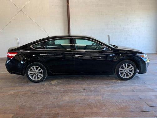 Photo 2 of 16 of 2015 Toyota Avalon XLE