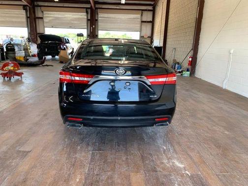 Photo 4 of 16 of 2015 Toyota Avalon XLE