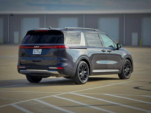 2023 Kia Carnival SX