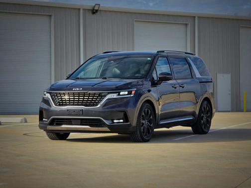 2023 Kia Carnival SX