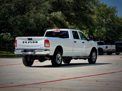 2024 RAM 2500 Tradesman Crew Cab 4x4 8' Box