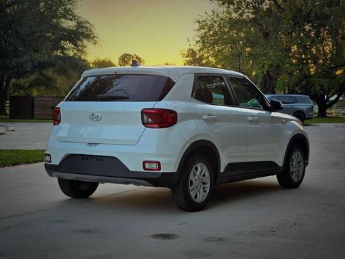 2022 Hyundai VENUE SE