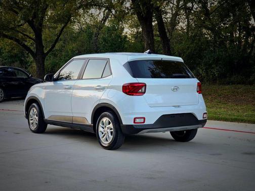 2022 Hyundai VENUE SE