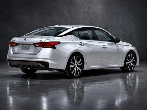 2020 Nissan Altima SR FWD