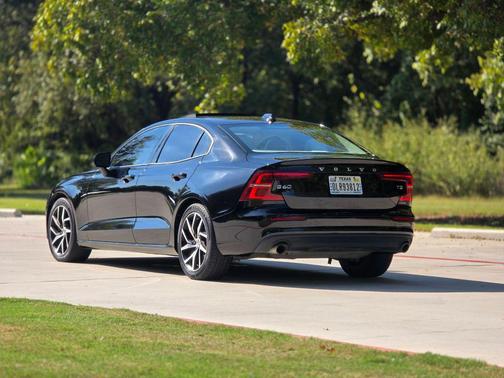 2020 Volvo S60 T5 Momentum