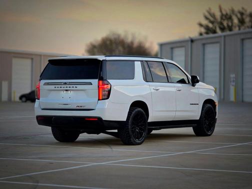 2022 Chevrolet Suburban RST