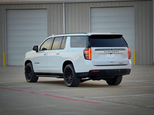 2022 Chevrolet Suburban RST