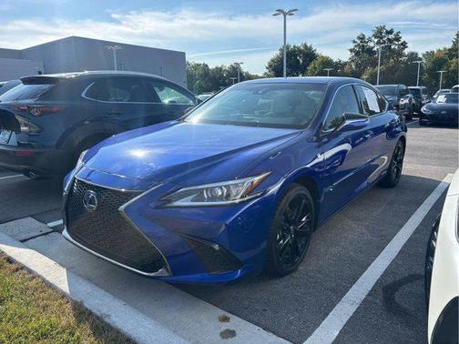 2022 Lexus ES 300h F SPORT