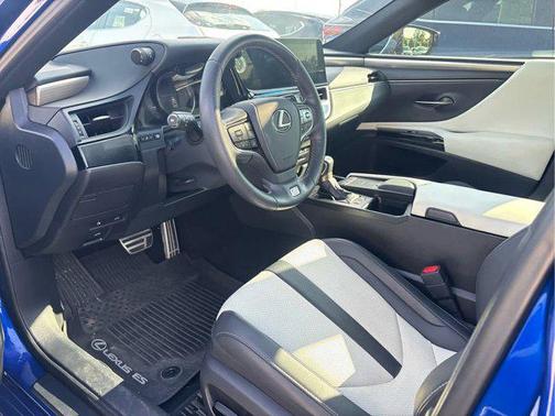 2022 Lexus ES 300h F SPORT