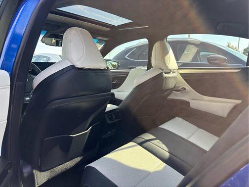 2022 Lexus ES 300h F SPORT