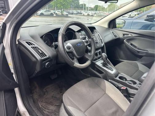 Ingot Silver Metallic 2012 Ford Focus SE