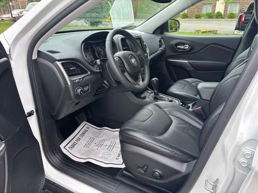 Bright White Clearcoat 2022 Jeep Cherokee Latitude Lux
