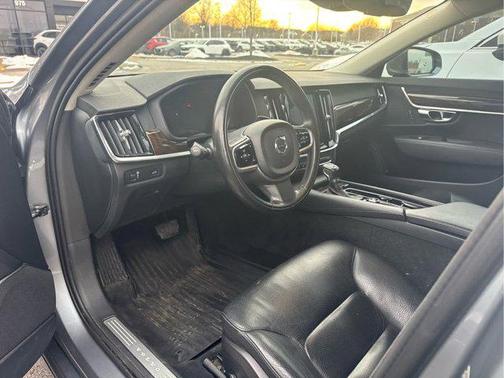 2018 Volvo S90 T5 Momentum