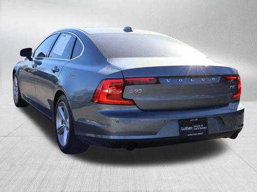 2018 Volvo S90 T5 Momentum