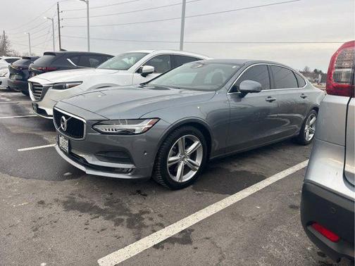 2018 Volvo S90 T5 Momentum