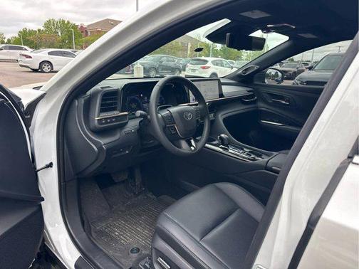 Oxygen White 2025 Toyota Crown Signia Limited