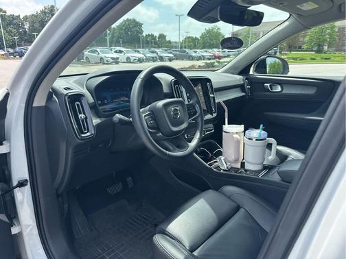 Crystal White Metallic 2024 Volvo XC40 B5 Plus Dark Theme