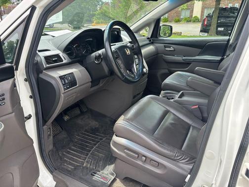 White Diamond Pearl 2013 Honda Odyssey Touring